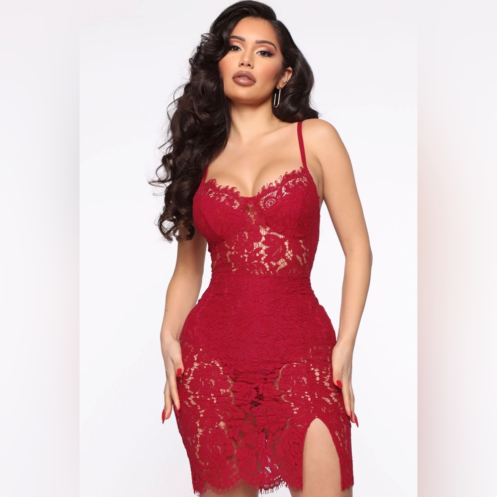 Dropping hints lace dress
